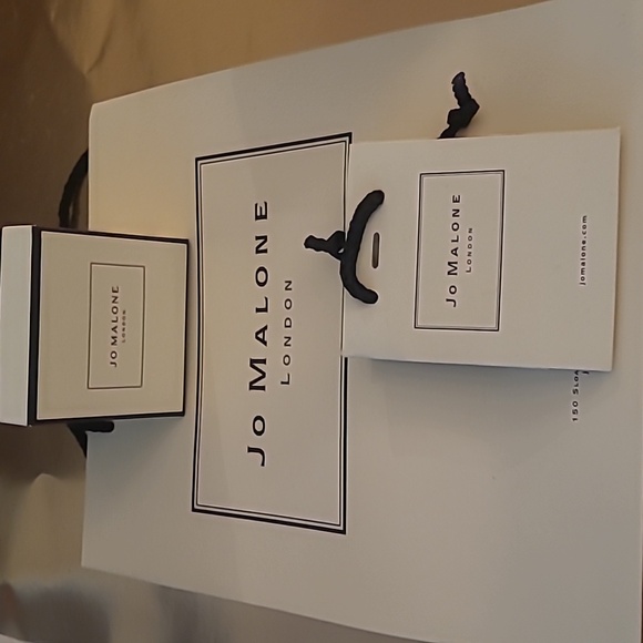 Jo Malone London Ivory Gift Box & Bag - Picture 12 of 13